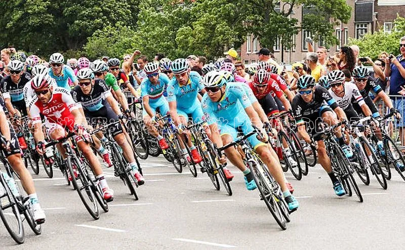 米兰·全站app登录app百度取证冬奥会冰壶赛：体验五棵松冰上运动中心的冰雪魅力